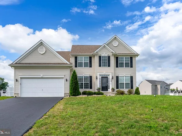 240 Gardenbrook Dr, Smyrna, DE 19977