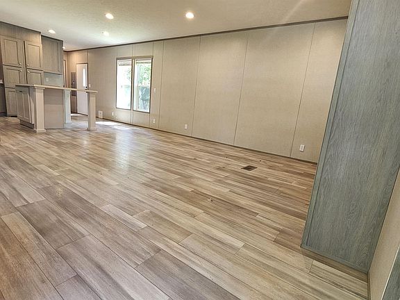 3rd image of 24 N Austin Ave