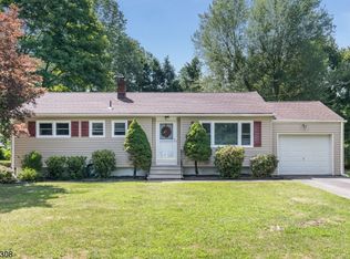 11 Parkway Dr, Hackettstown, NJ 07840