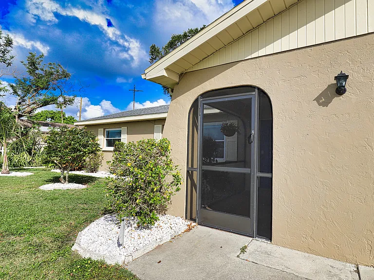 4215 Pandora Rd — Photo 3