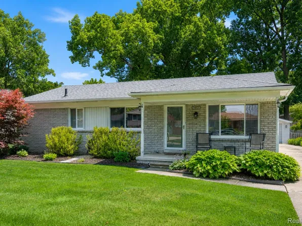 41148 Harvard Dr, Sterling Heights, MI 48313