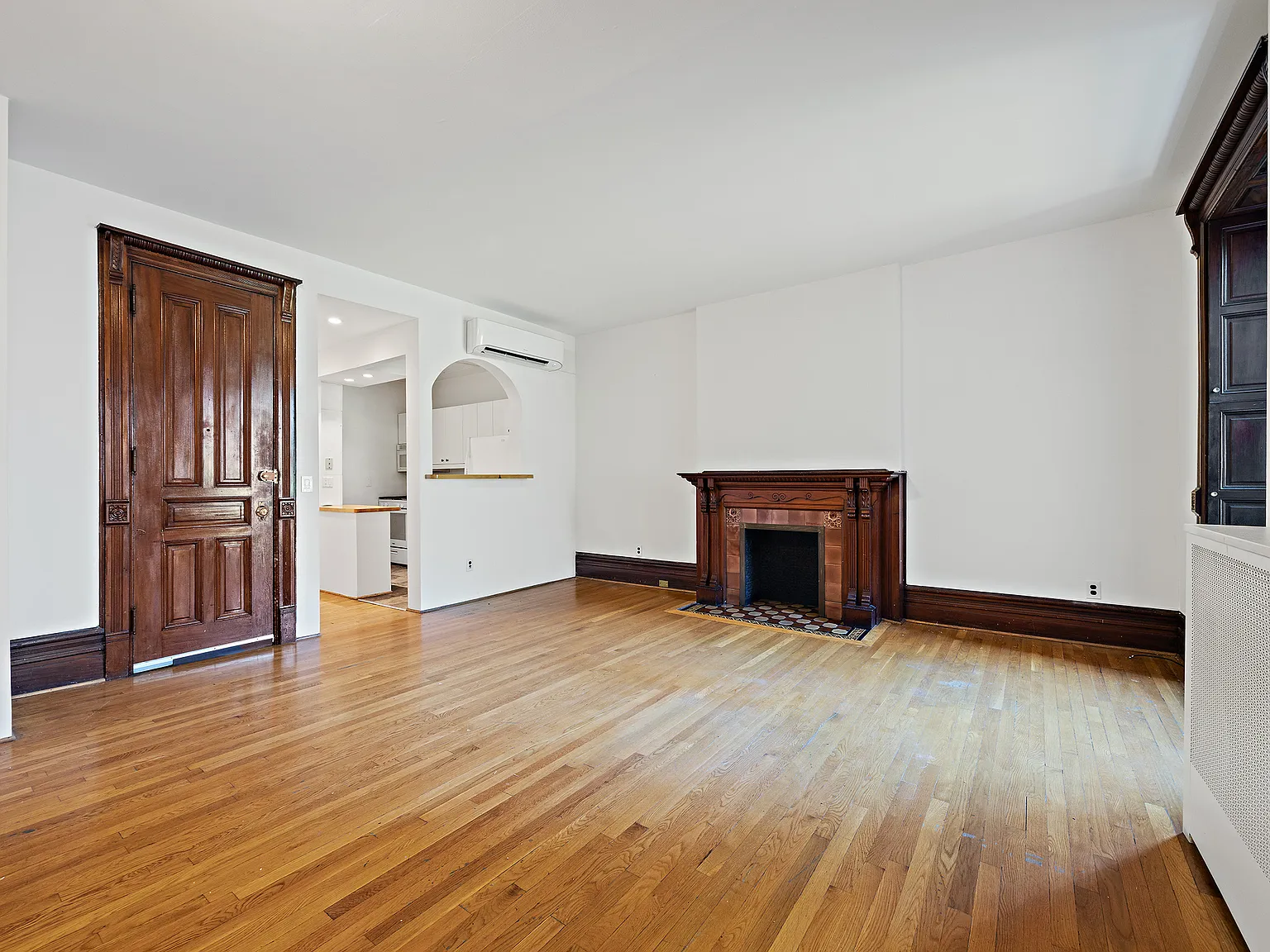 43 W 84th St — Photo 2