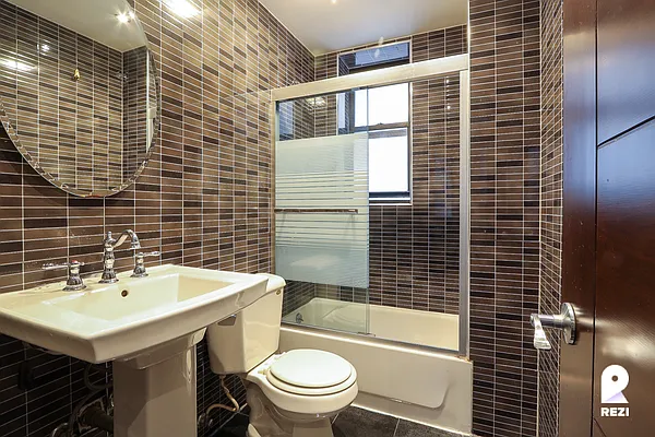 Rented by REZI | media 16