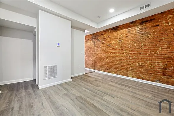 2141 W Fayette St — Photo 7