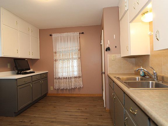 4th image of 1166 Easton Ave