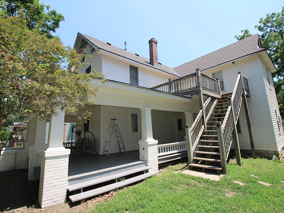 2nd image of 1132 Tennessee St