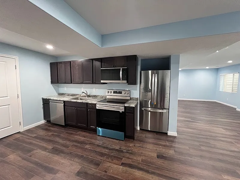3 bed, 1.0 bath, 1500 sqft, $1,650 — Photo 4