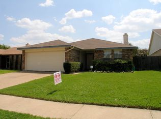 218 Valley Spring Dr, Arlington, TX 76018