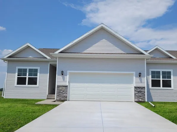 820 Juneberry Dr, Palo, IA 52324