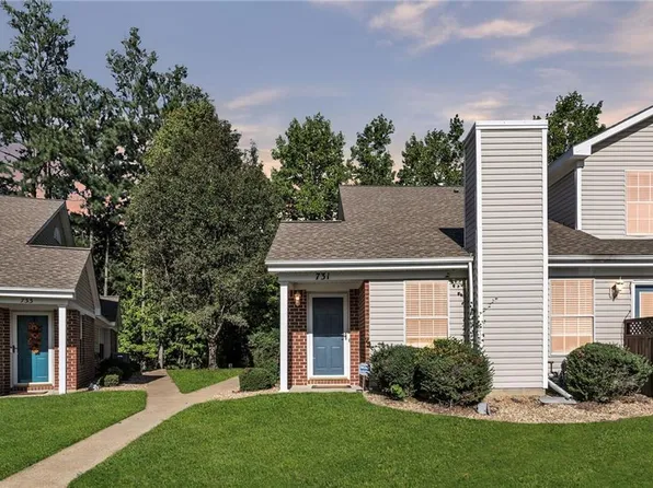 731 Oak Mill Ln, Newport News, VA 23602