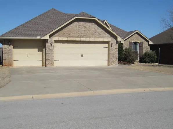 1520 Stonehouse Dr, Elgin, OK 73538