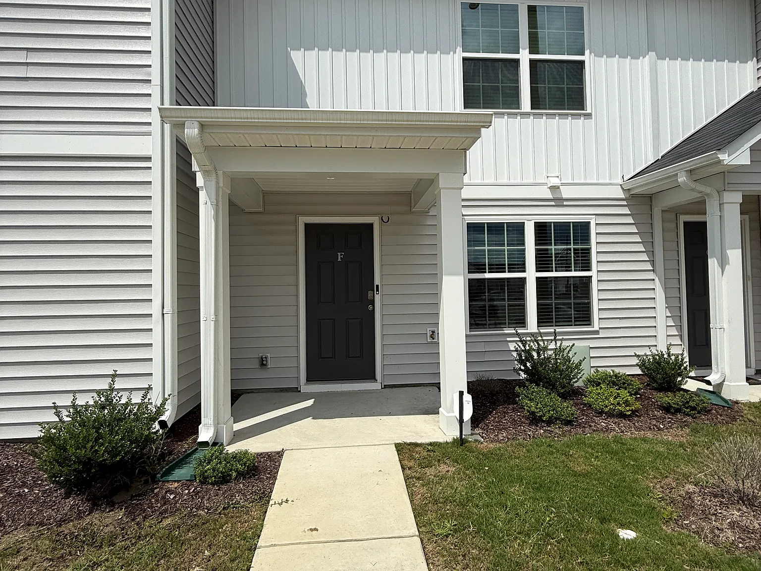 2 bed, 2.5 bath, 923 sqft, $1,700 — Photo 1