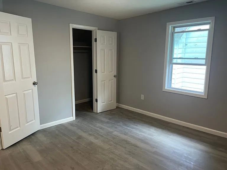 113 W College Street — Photo 8
