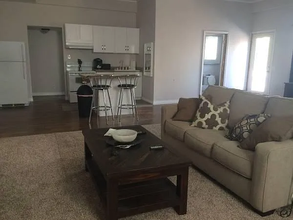2 bed, 1300 sqft, $1,800 — Photo 4
