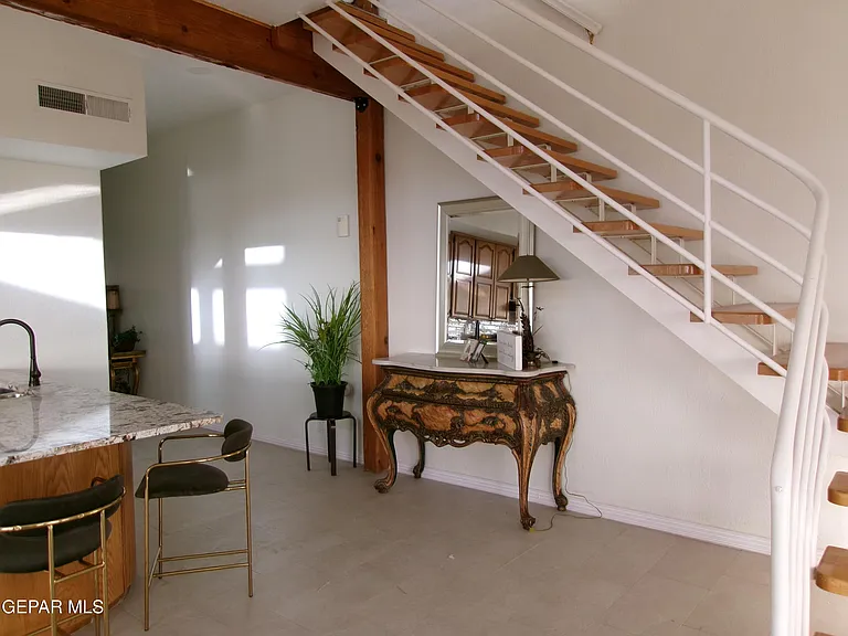 294 Vaquero Ln #B — Photo 3