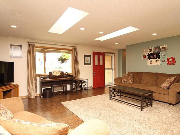 2nd image of 5 Byron Dr
