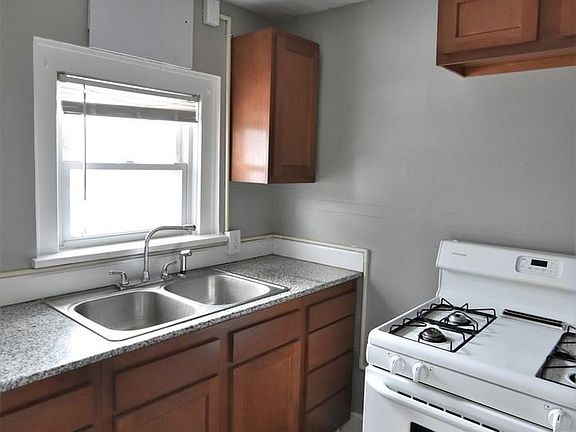 5th image of 8 Lincoln Ave #8
