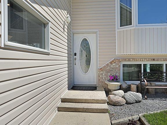 2nd image of 28 Upland Cres W