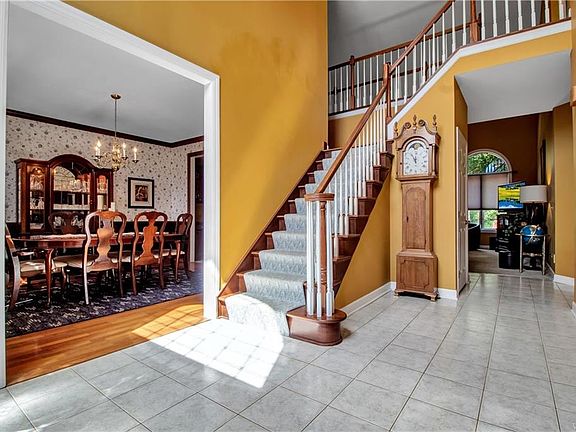4th image of 23 Edgewater Dr