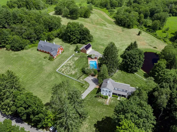 304 Warren Rd, Brimfield, MA 01010