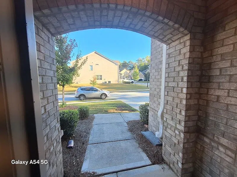 5 bed, 3.0 bath, 3400 sqft, $2,899 — Photo 3