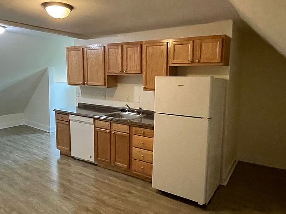2nd image of 21 Cedar St #3