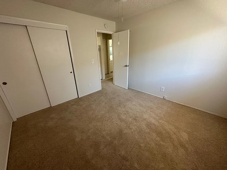 1089 Oakmont Dr — Photo 7