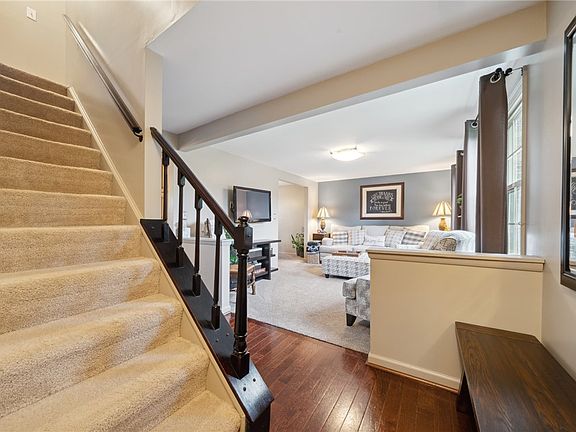 3rd image of 4 Knollwood Ct