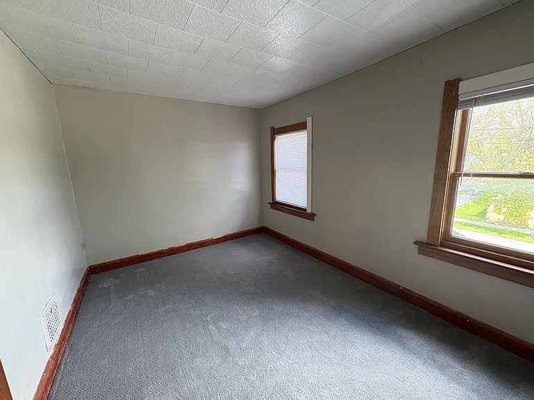 1489 Berdan Ave — Photo 11
