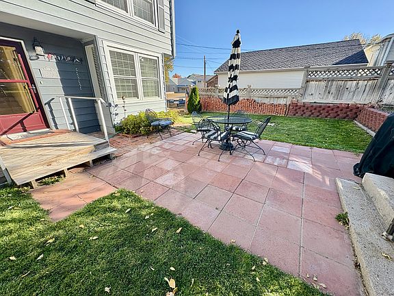 3rd image of 112 E Spencer St