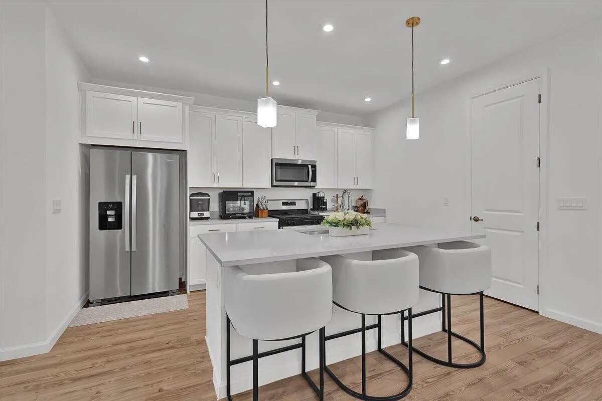2 bed, 2.0 bath, 1724 sqft, $3,000 — Photo 4