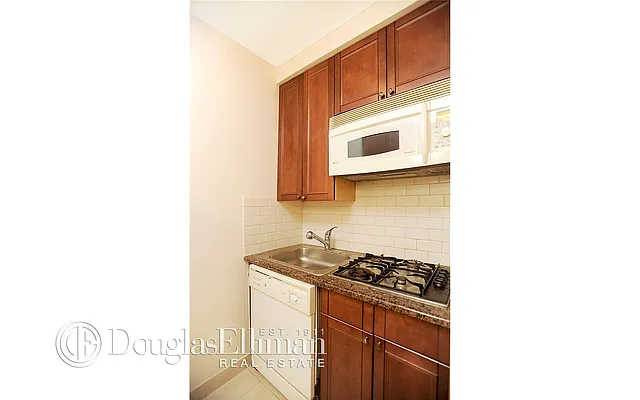 Rented by Douglas Elliman | media 20