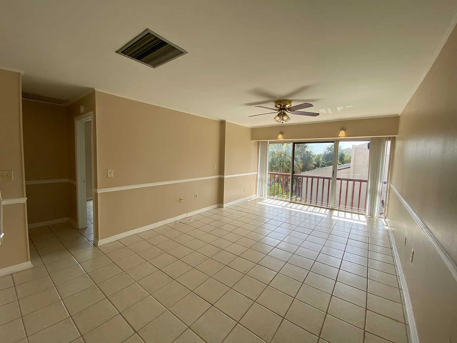 Available August 5th Tampa! 1/1 Gated Community — Photo 4