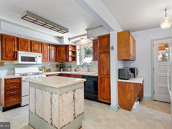 2nd image of 309 Stonehurst Dr