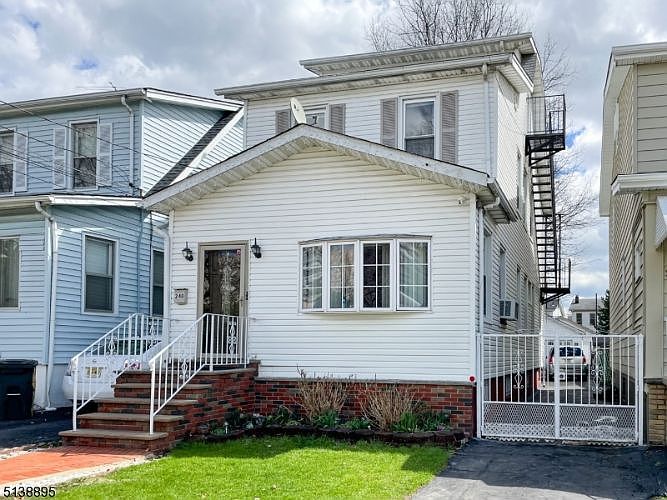 2nd image of 240 40th St