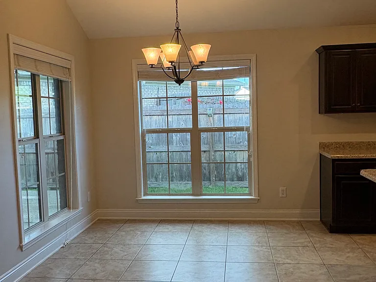986 Tudor Ln — Photo 14