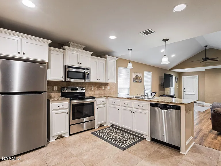 122 Acacia Ln — Photo 5