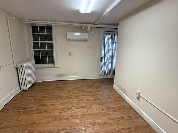 3rd image of 412 E Jefferson St