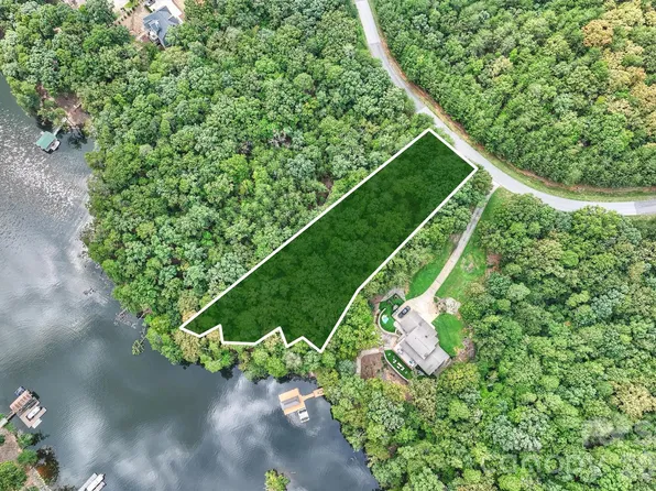 649 Whisper Lake Dr, New London, NC 28127