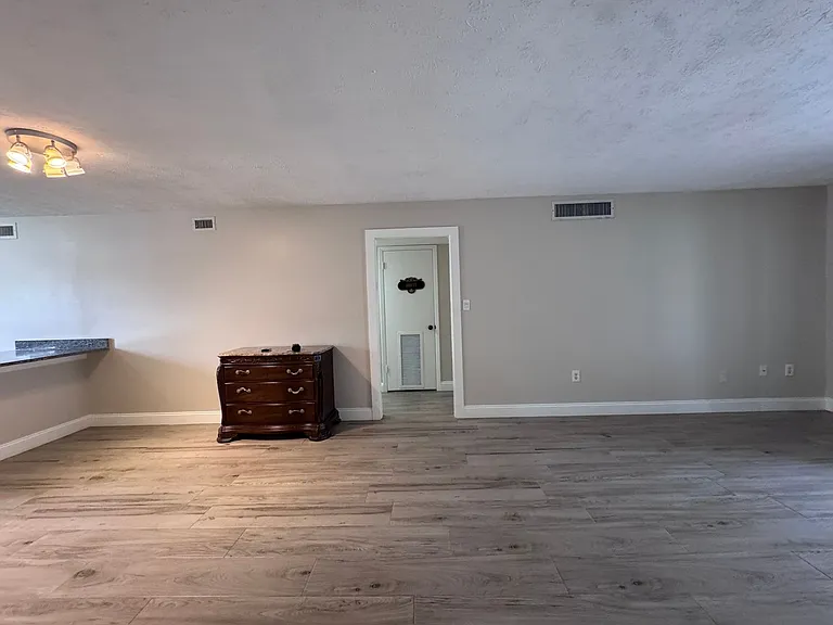 4380 Lake Underhill Rd — Photo 6