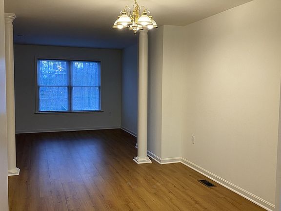 3rd image of 59 Mabel Ln