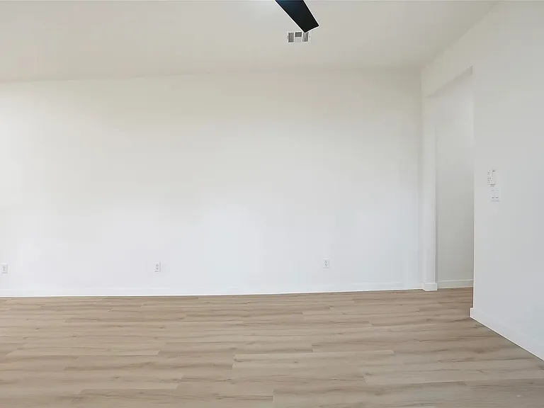 1435 N Main St #B — Photo 26