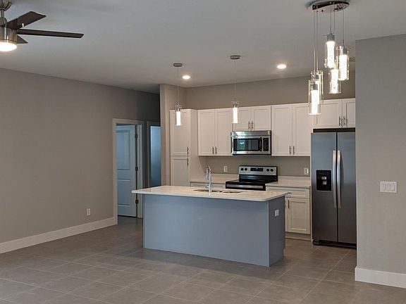 3rd image of 217 Maple Dr