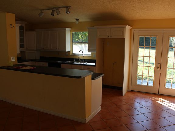 4th image of 2390 SE 62nd St