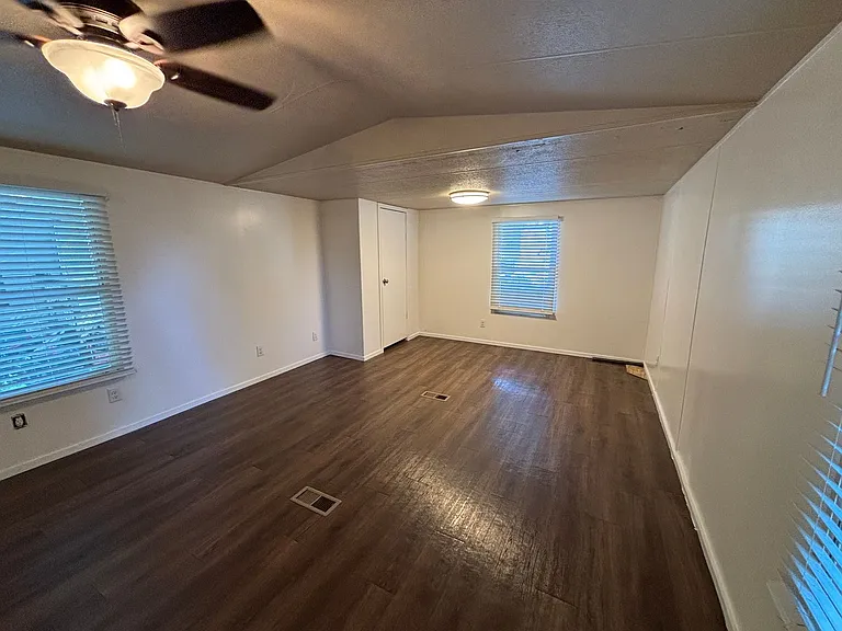 304 N Bloomington St #26 — Photo 13
