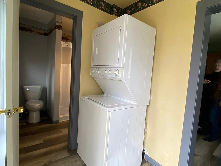 1124 Jefferson St — Photo 11