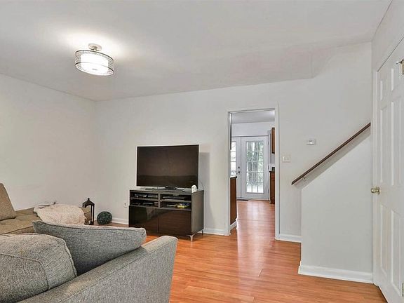 3rd image of 137 Scatterfoot Dr