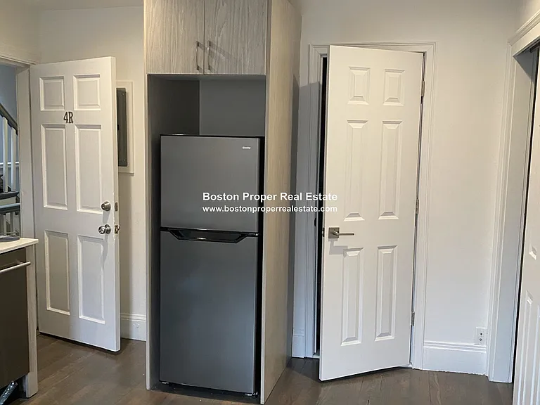 225 Newbury St #5R — Photo 6
