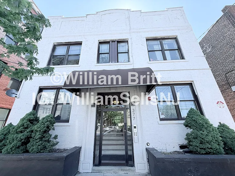 377 Danforth Ave #4A — Photo 16