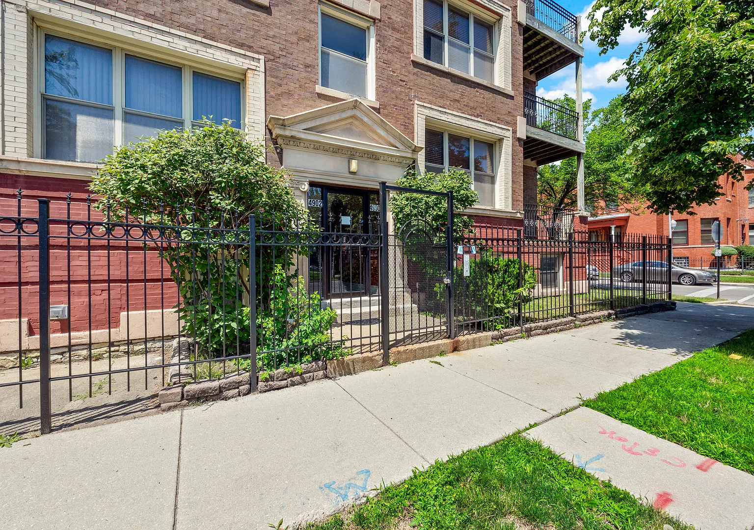3 bed, 1600 sqft, $2,500 — Photo 2
